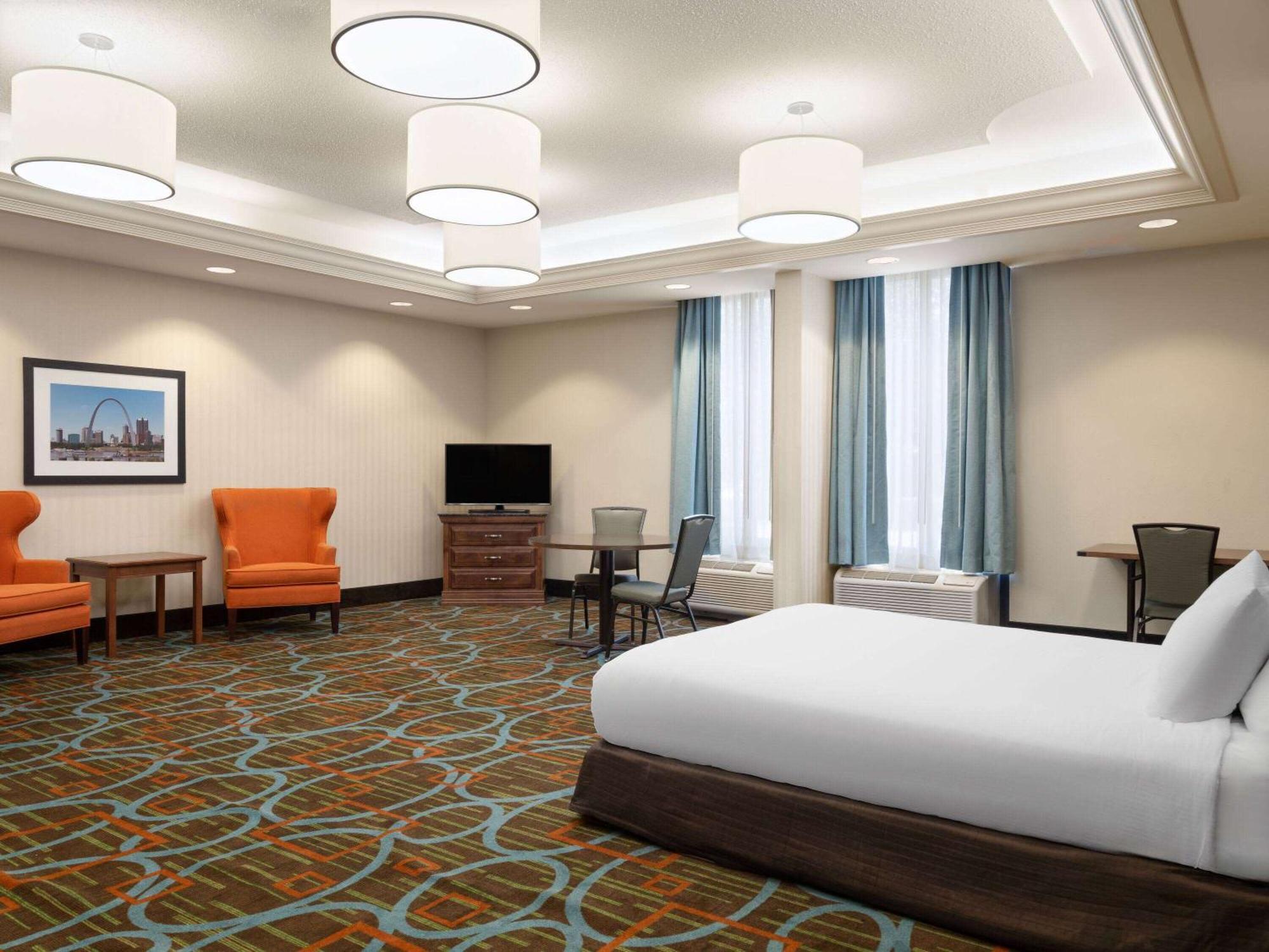 Wingate By Wyndham St Louis Airport Hotel Saint Ann Kültér fotó